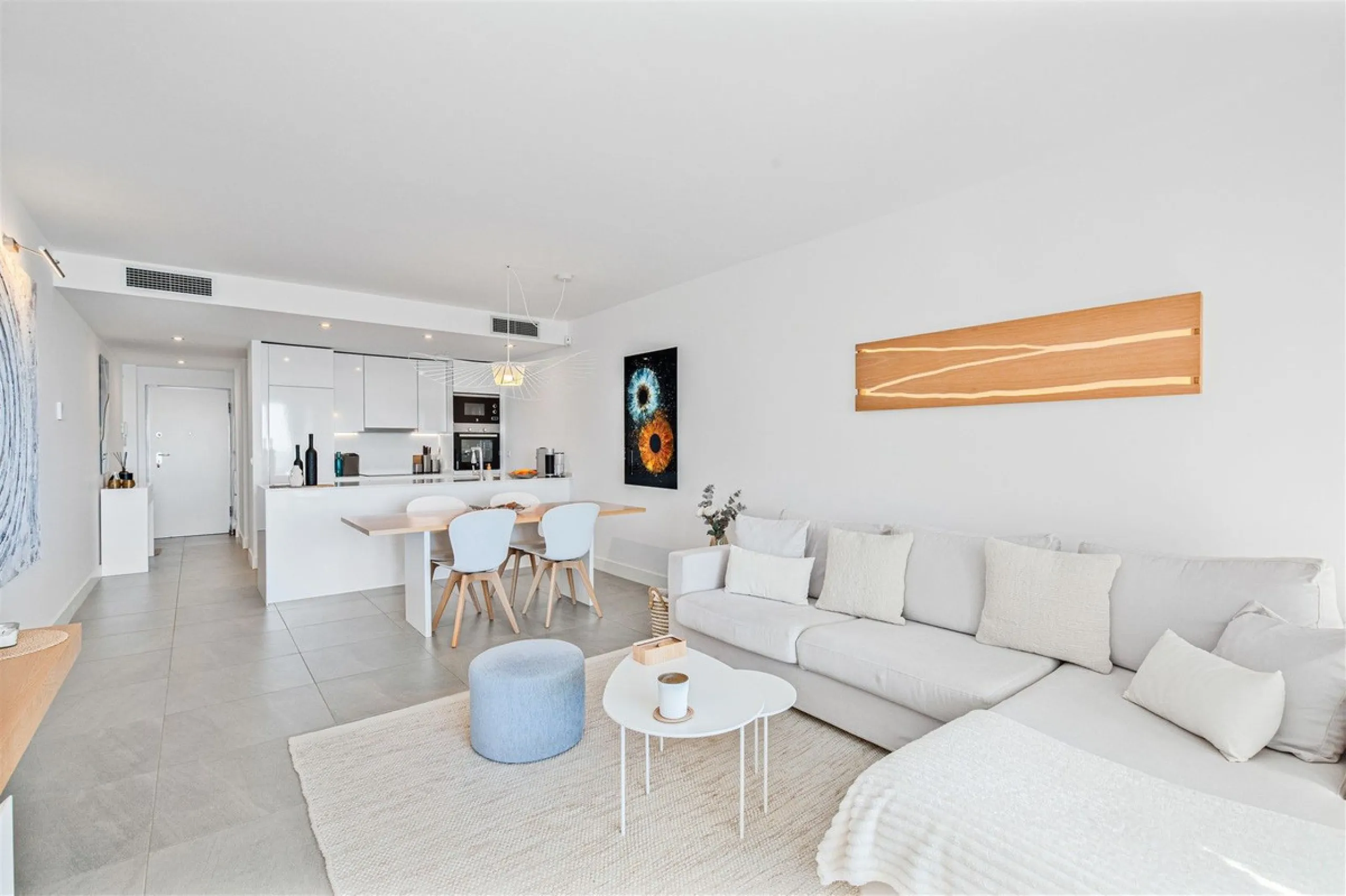 Stunning South Facing 2 Bedroom Apartment with Spacious Terrace and Panoramic Sea Views