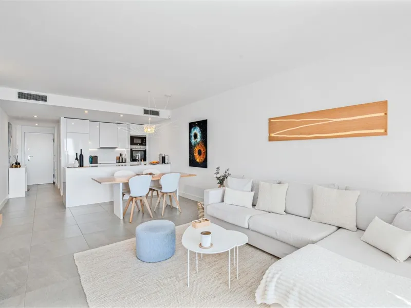 Stunning South Facing 2 Bedroom Apartment with Spacious Terrace and Panoramic Sea Views