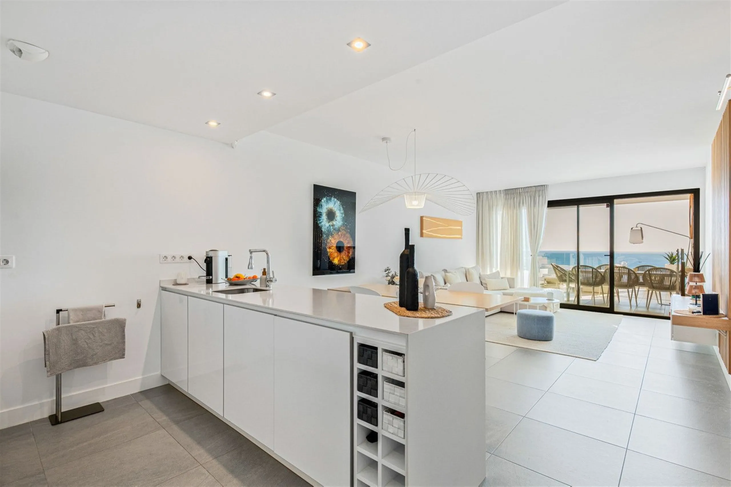Stunning South Facing 2 Bedroom Apartment with Spacious Terrace and Panoramic Sea Views