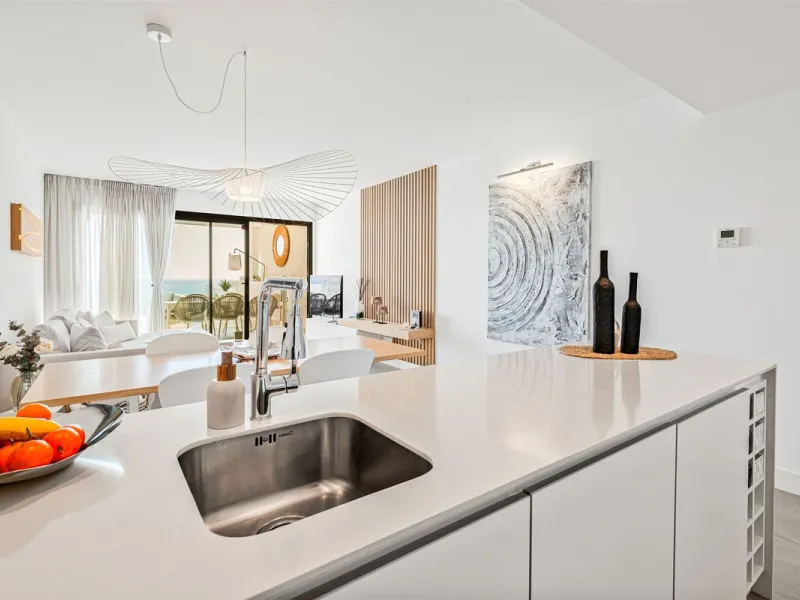 Stunning South Facing 2 Bedroom Apartment with Spacious Terrace and Panoramic Sea Views