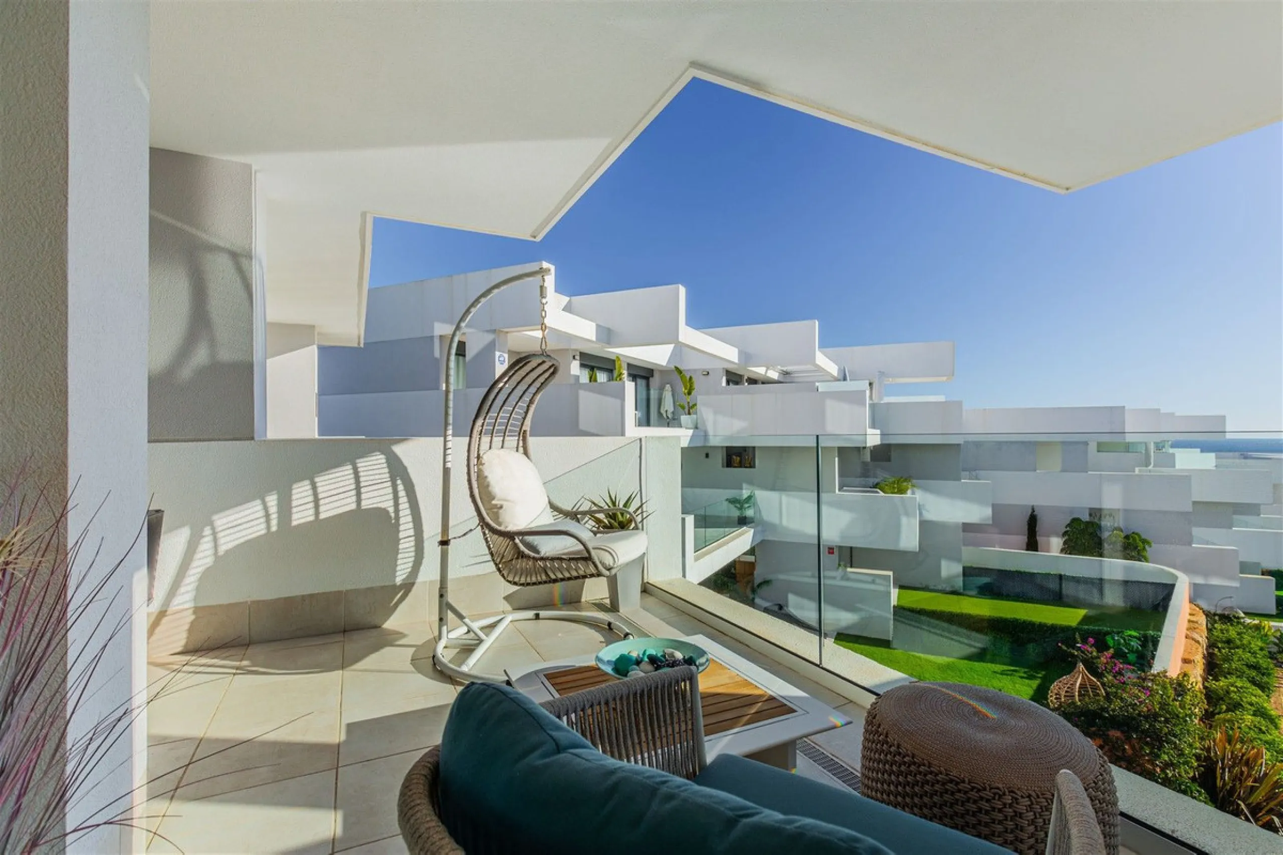 Stunning South Facing 2 Bedroom Apartment with Spacious Terrace and Panoramic Sea Views