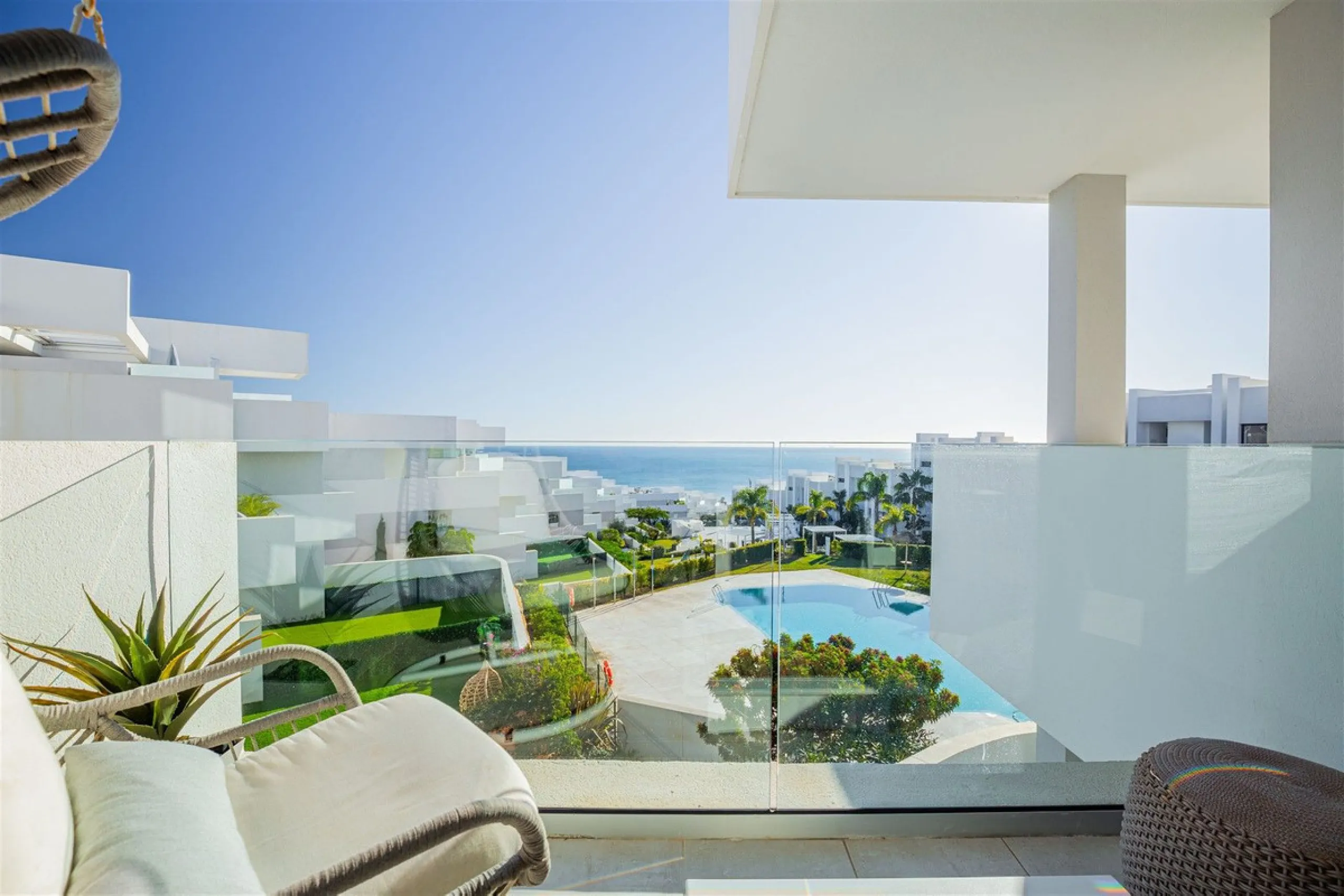 Stunning South Facing 2 Bedroom Apartment with Spacious Terrace and Panoramic Sea Views