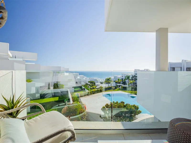 Stunning South Facing 2 Bedroom Apartment with Spacious Terrace and Panoramic Sea Views