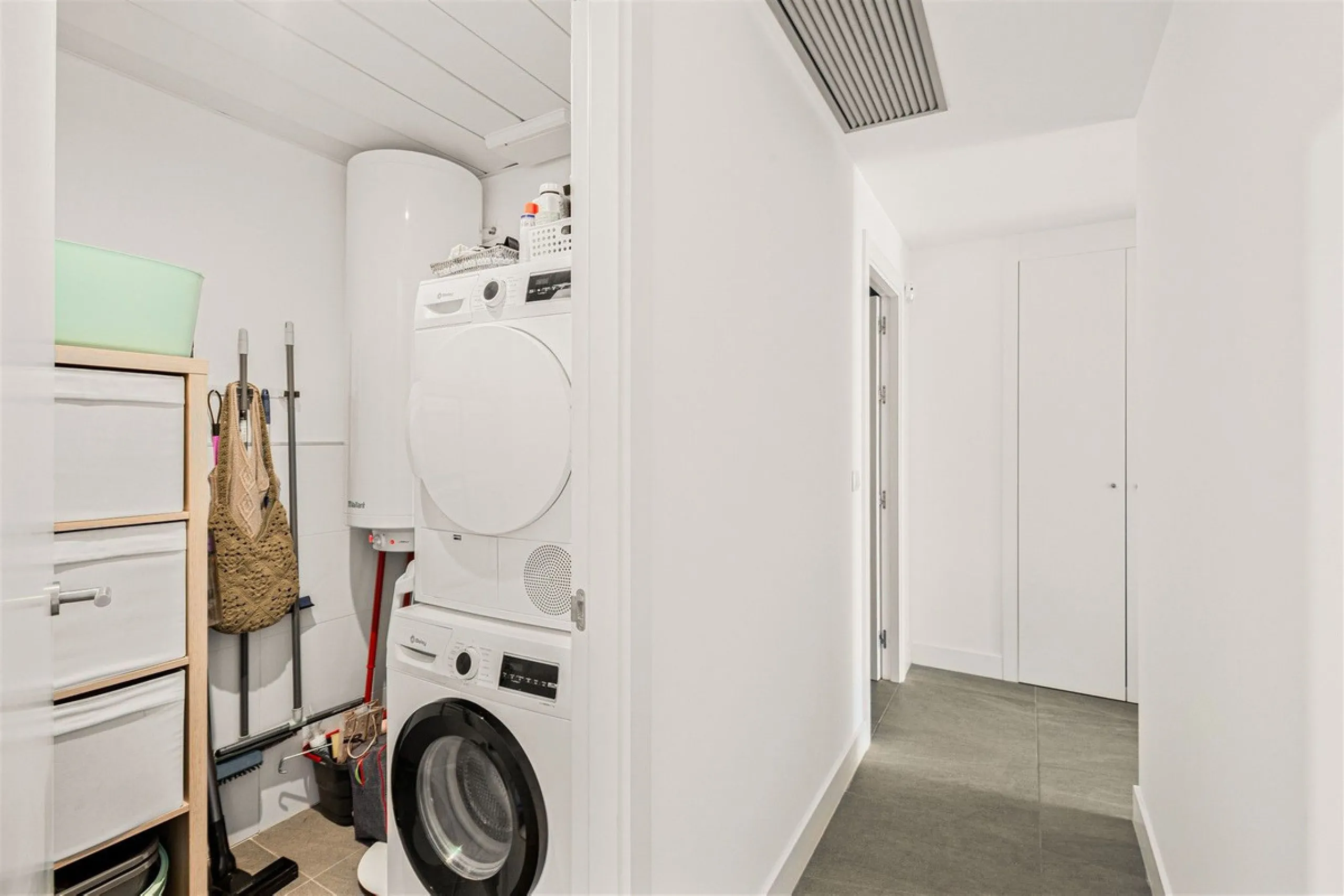 Stunning South Facing 2 Bedroom Apartment with Spacious Terrace and Panoramic Sea Views
