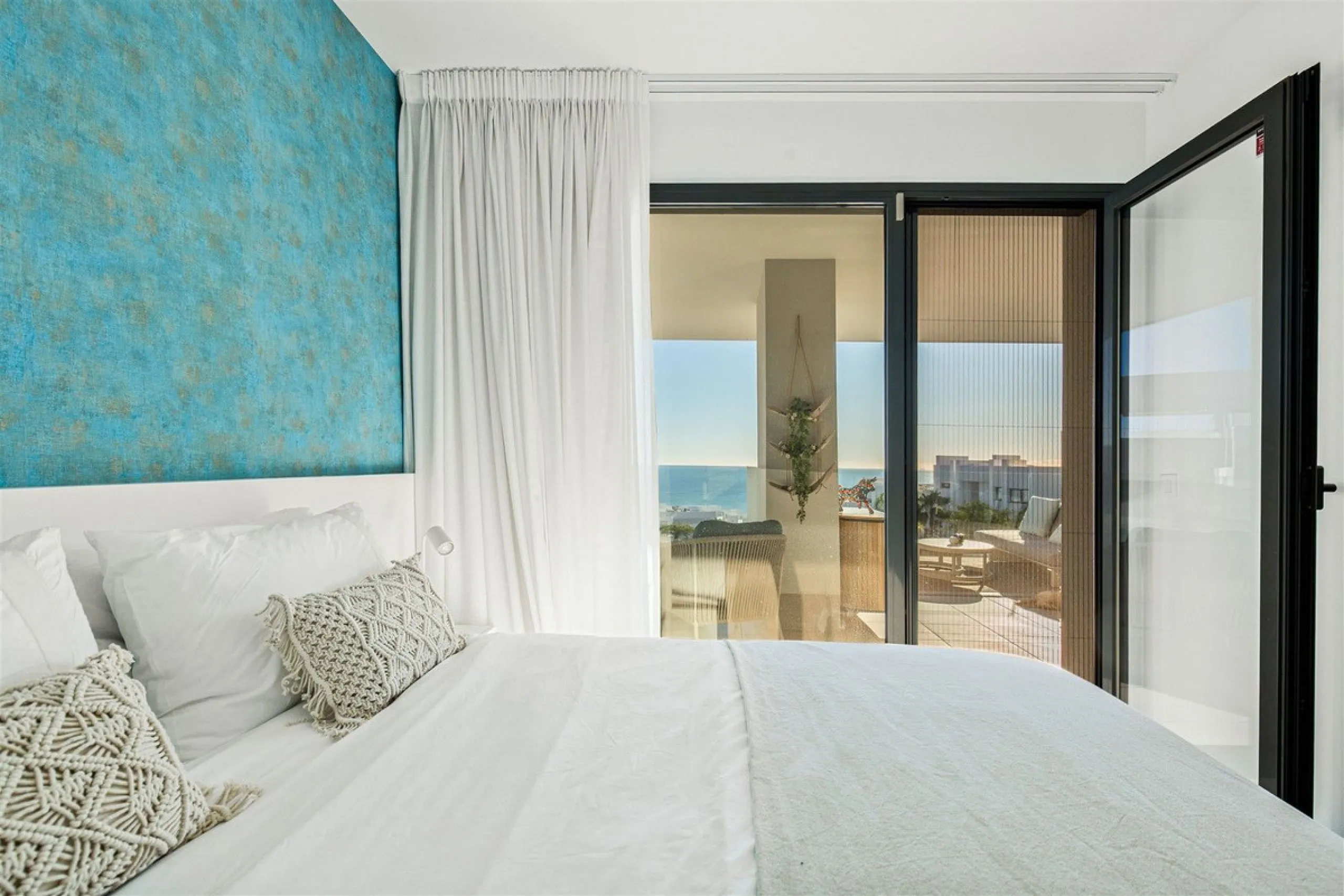 Stunning South Facing 2 Bedroom Apartment with Spacious Terrace and Panoramic Sea Views