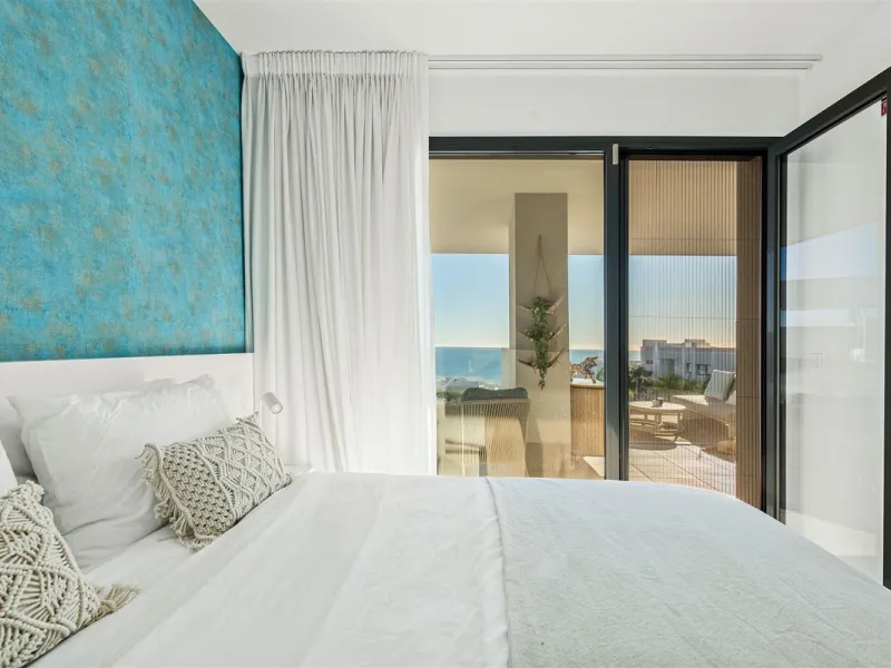 Stunning South Facing 2 Bedroom Apartment with Spacious Terrace and Panoramic Sea Views
