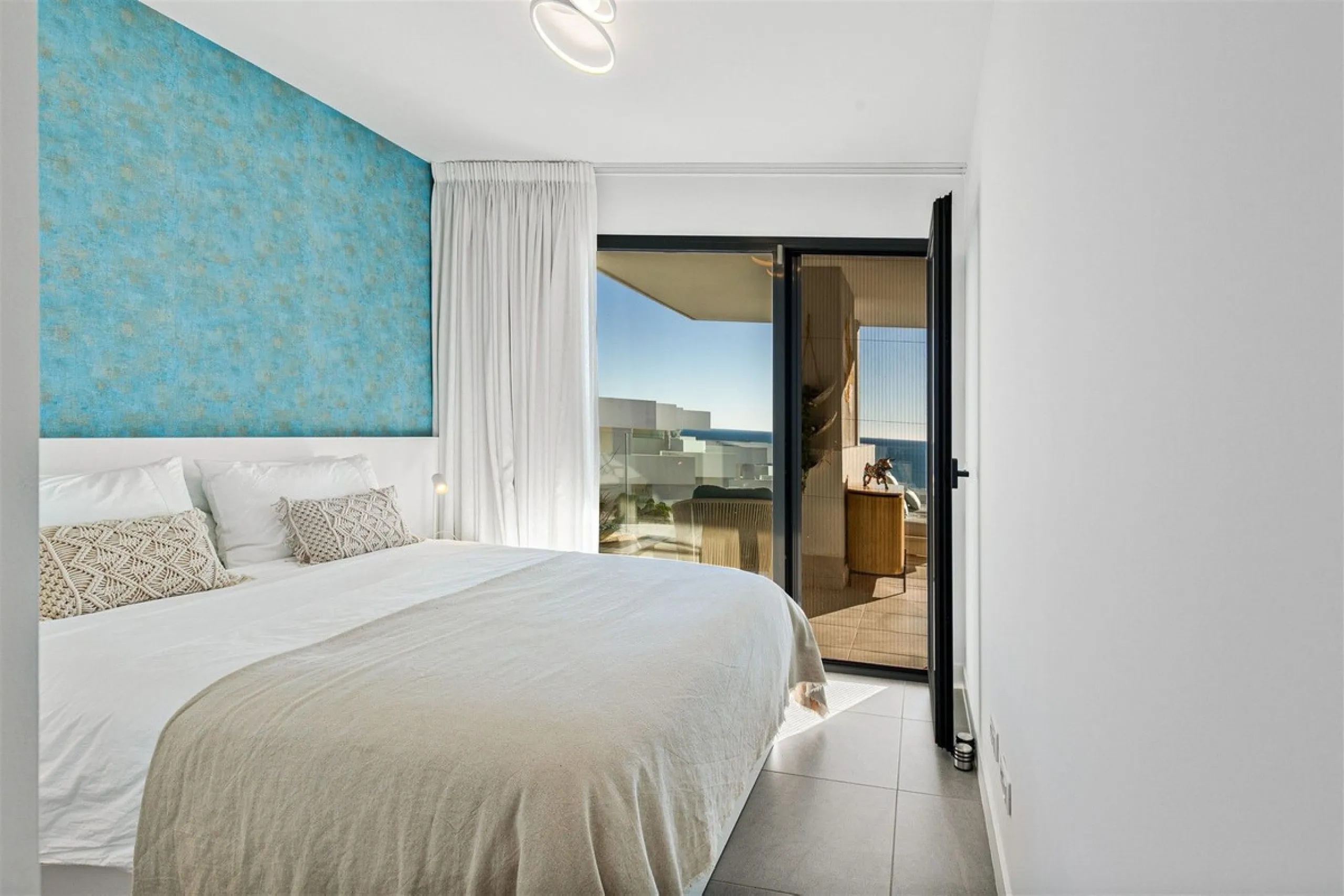 Stunning South Facing 2 Bedroom Apartment with Spacious Terrace and Panoramic Sea Views