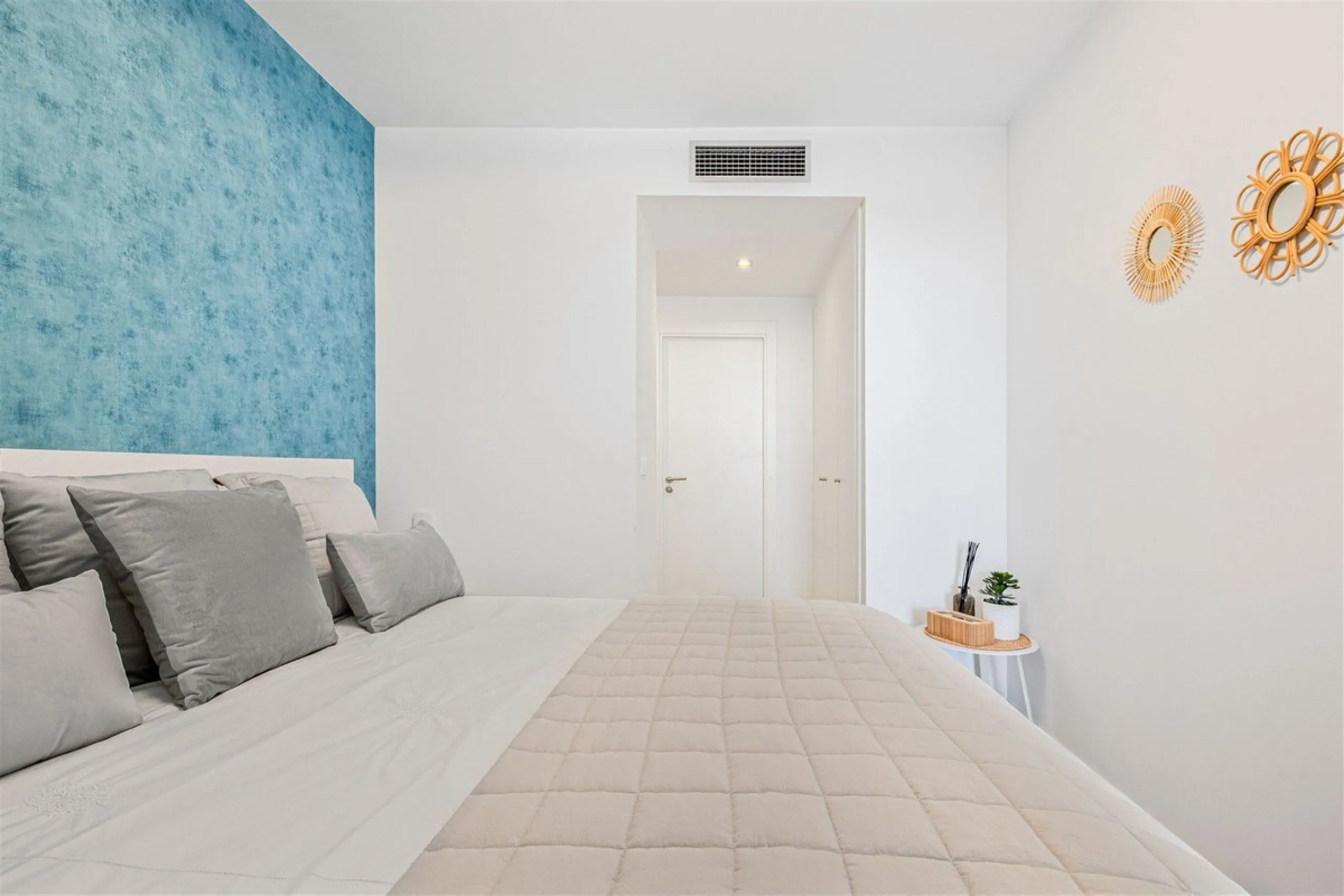 Stunning South Facing 2 Bedroom Apartment with Spacious Terrace and Panoramic Sea Views