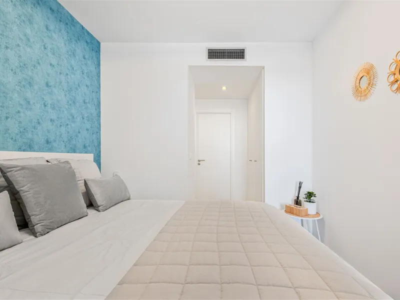 Stunning South Facing 2 Bedroom Apartment with Spacious Terrace and Panoramic Sea Views