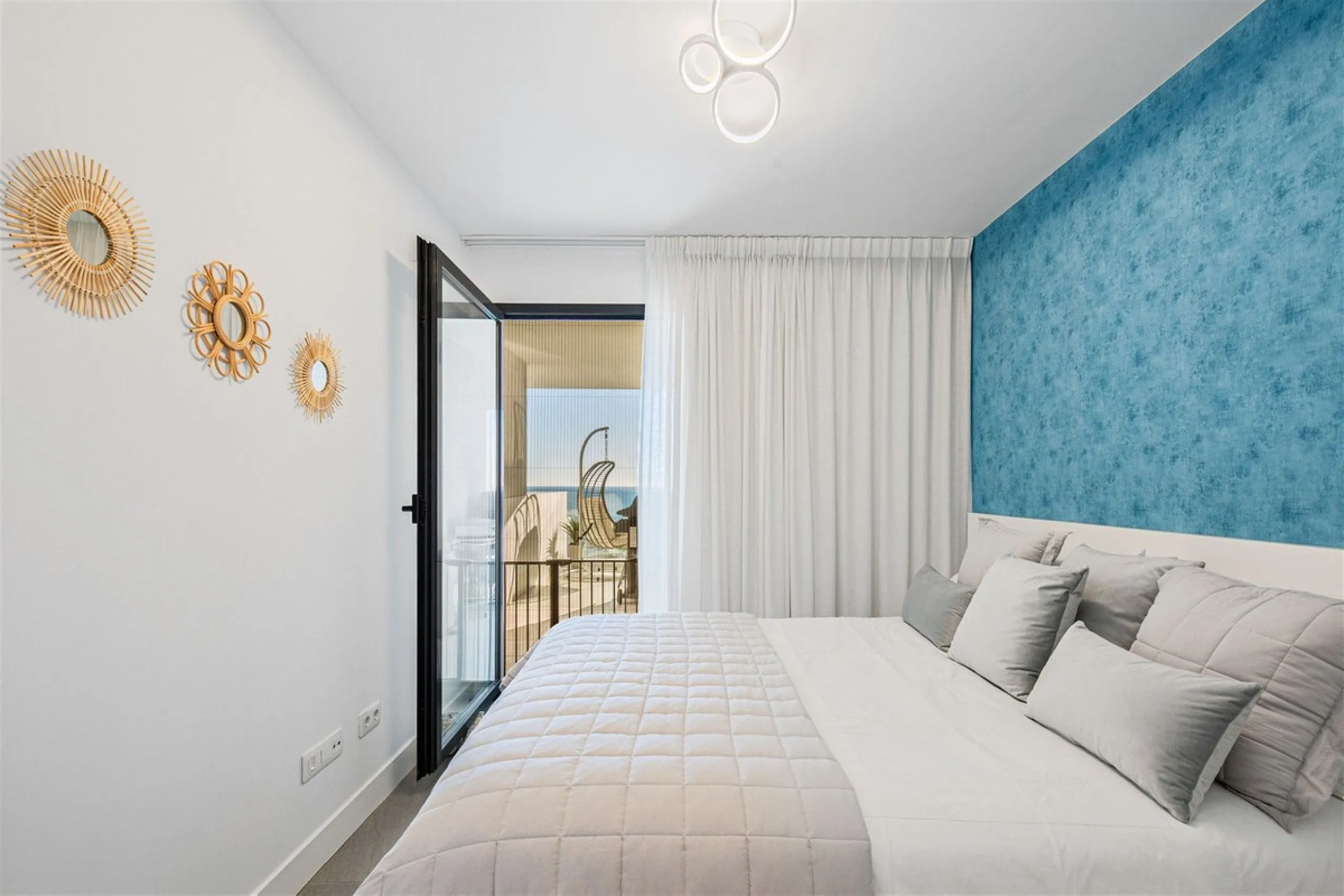 Stunning South Facing 2 Bedroom Apartment with Spacious Terrace and Panoramic Sea Views