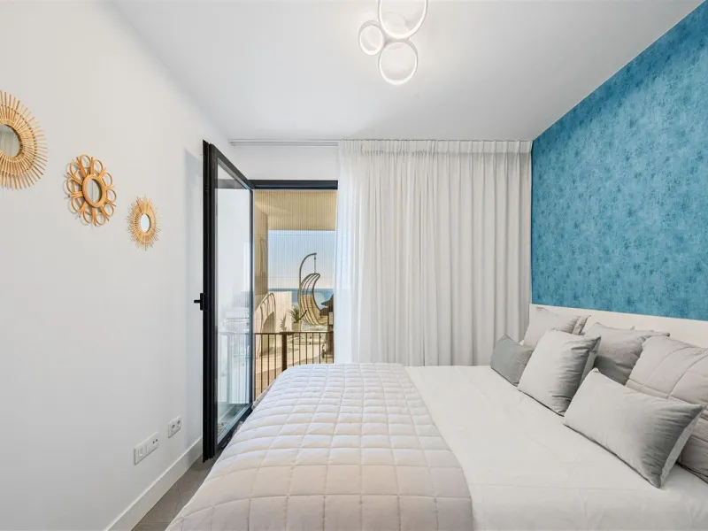 Stunning South Facing 2 Bedroom Apartment with Spacious Terrace and Panoramic Sea Views