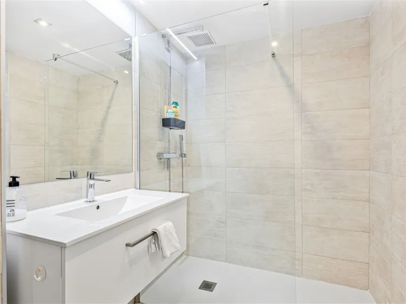 Stunning South Facing 2 Bedroom Apartment with Spacious Terrace and Panoramic Sea Views