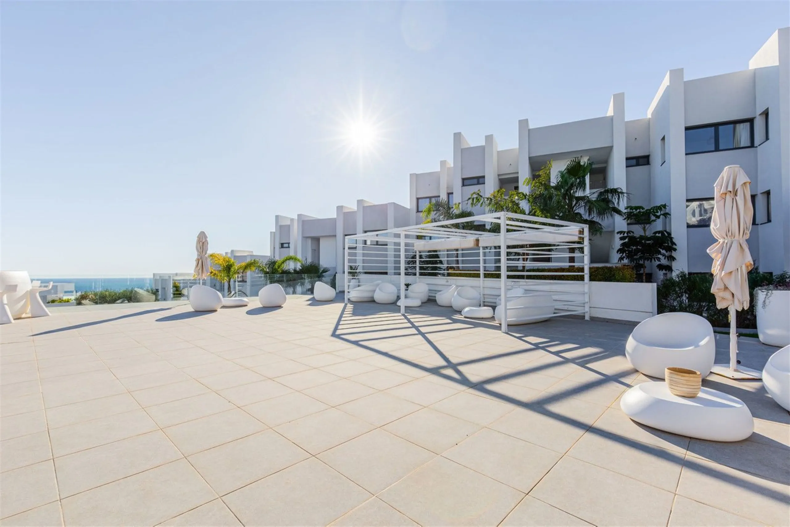 Stunning South Facing 2 Bedroom Apartment with Spacious Terrace and Panoramic Sea Views