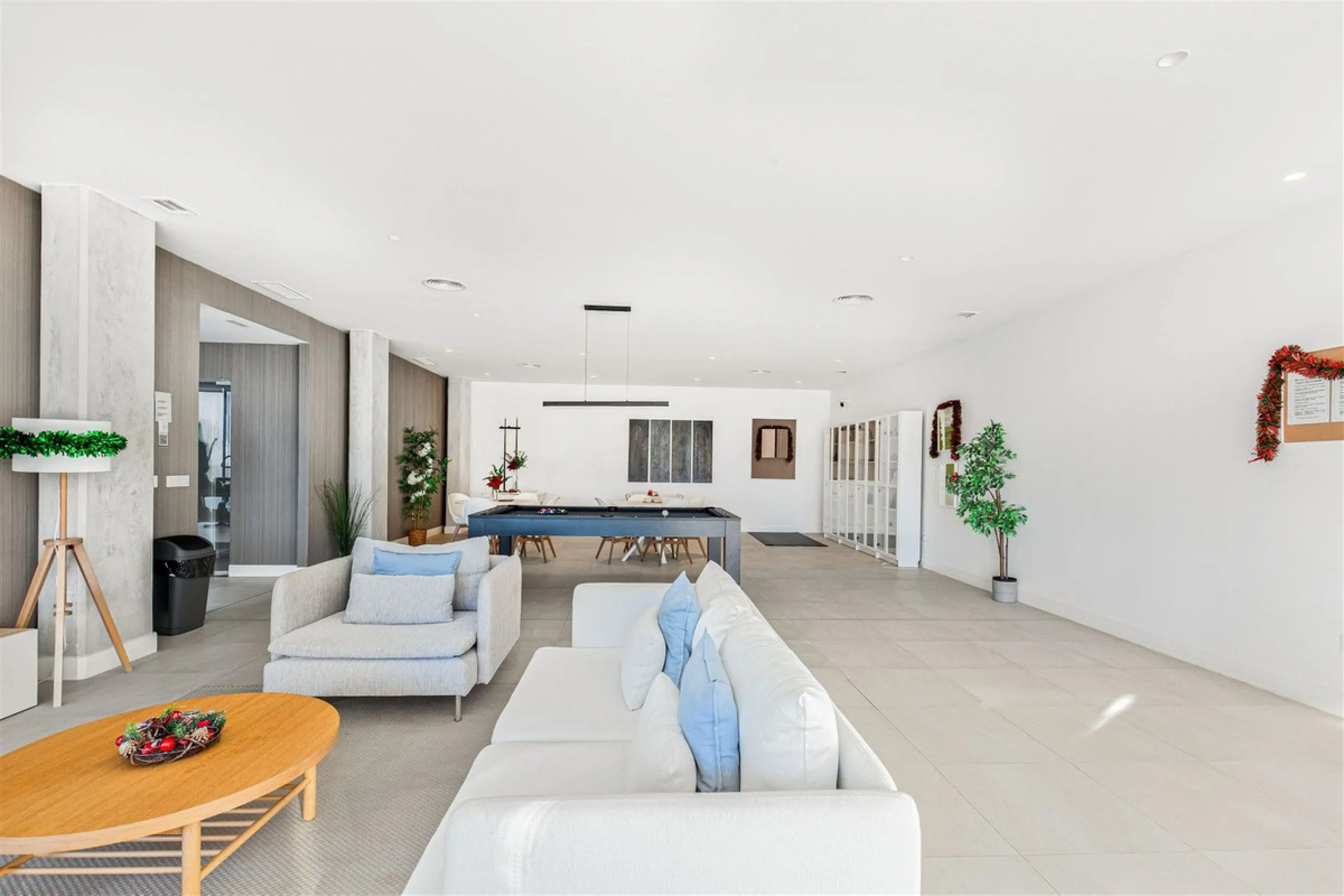 Stunning South Facing 2 Bedroom Apartment with Spacious Terrace and Panoramic Sea Views