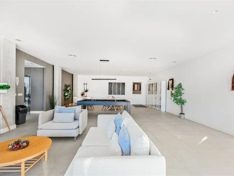 Stunning South Facing 2 Bedroom Apartment with Spacious Terrace and Panoramic Sea Views