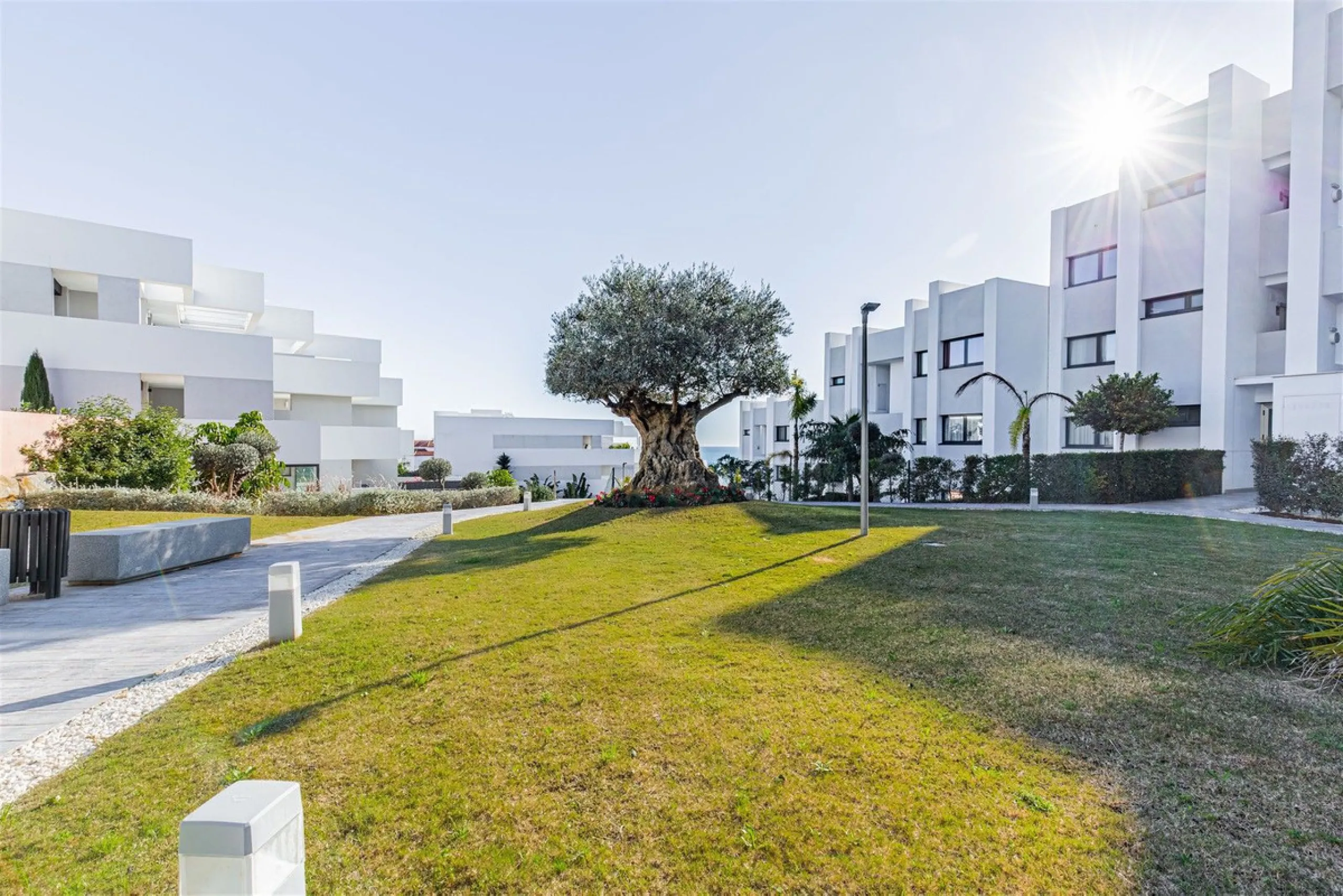 Stunning South Facing 2 Bedroom Apartment with Spacious Terrace and Panoramic Sea Views