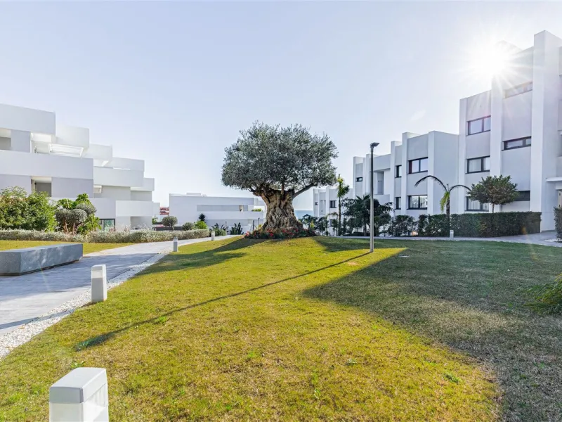 Stunning South Facing 2 Bedroom Apartment with Spacious Terrace and Panoramic Sea Views