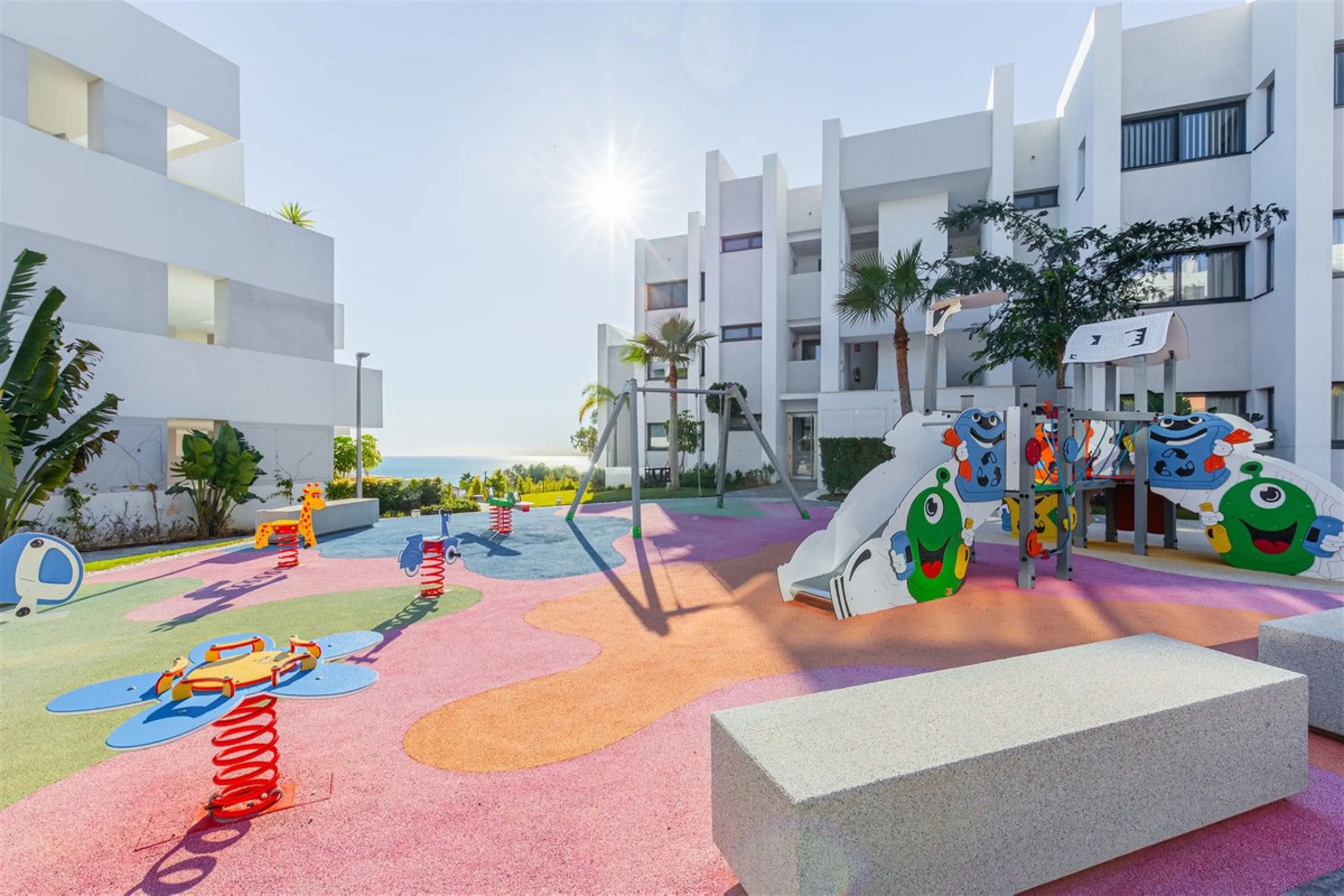 Stunning South Facing 2 Bedroom Apartment with Spacious Terrace and Panoramic Sea Views