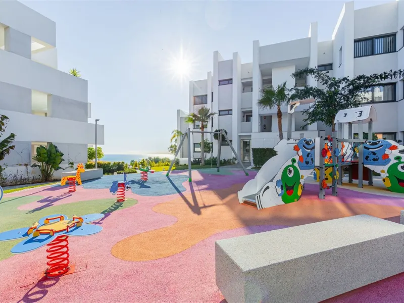 Stunning South Facing 2 Bedroom Apartment with Spacious Terrace and Panoramic Sea Views