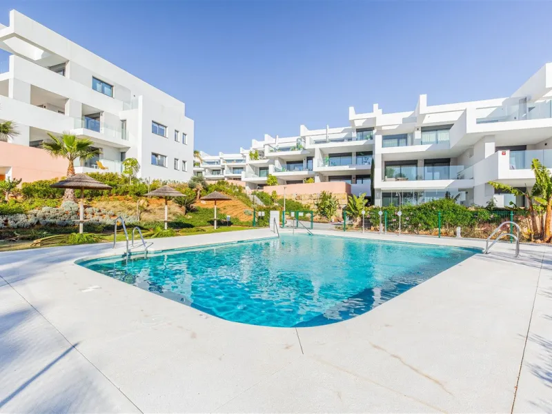 Stunning South Facing 2 Bedroom Apartment with Spacious Terrace and Panoramic Sea Views
