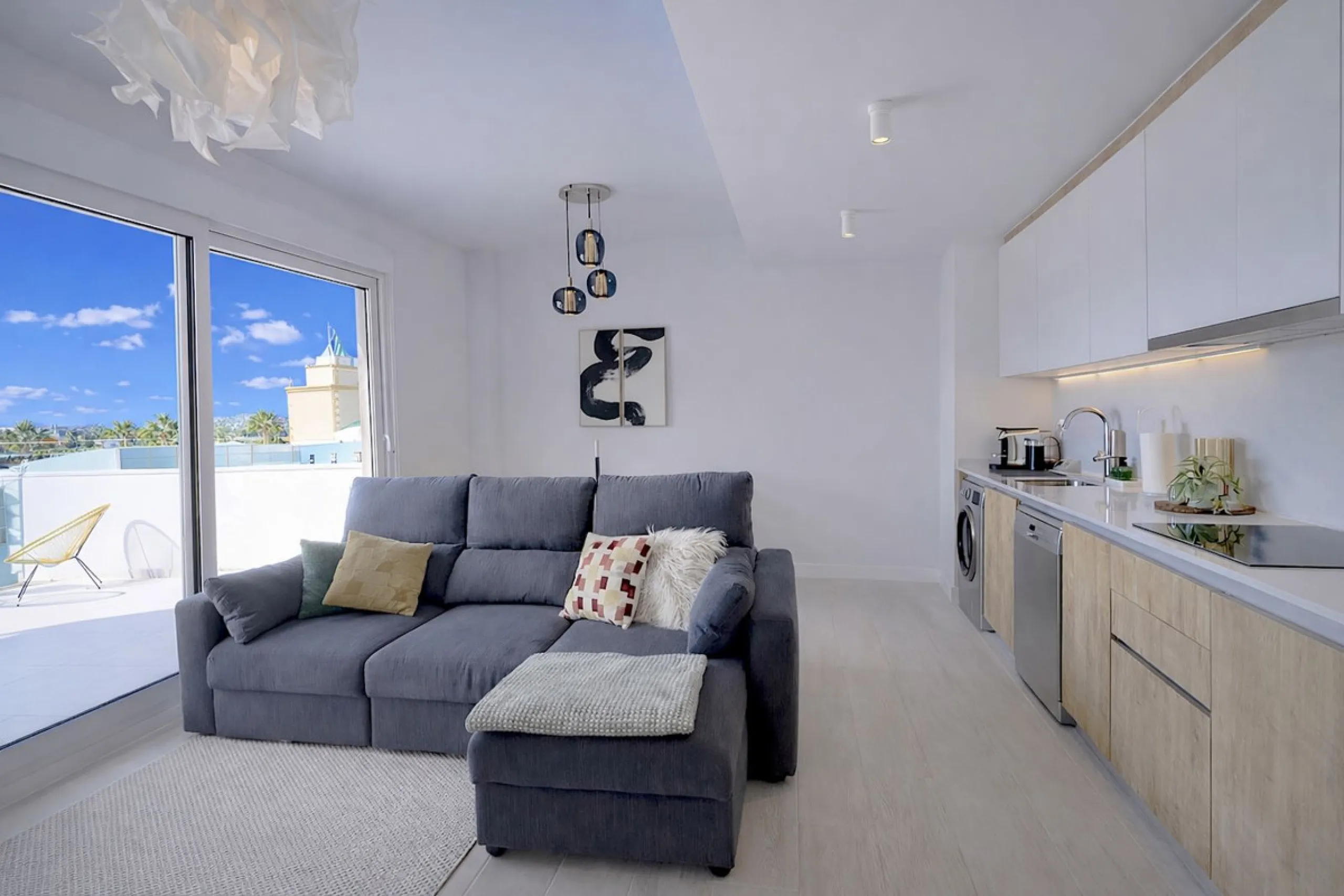 Step inside this beautiful, brand-new 2-bedroom, 2-bathroom apartment right in the heart of Estepona, where modern comfort meets effortless Mediterranean living.