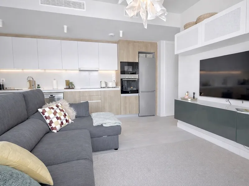 Step inside this beautiful, brand-new 2-bedroom, 2-bathroom apartment right in the heart of Estepona, where modern comfort meets effortless Mediterranean living.