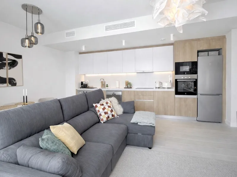 Step inside this beautiful, brand-new 2-bedroom, 2-bathroom apartment right in the heart of Estepona, where modern comfort meets effortless Mediterranean living.