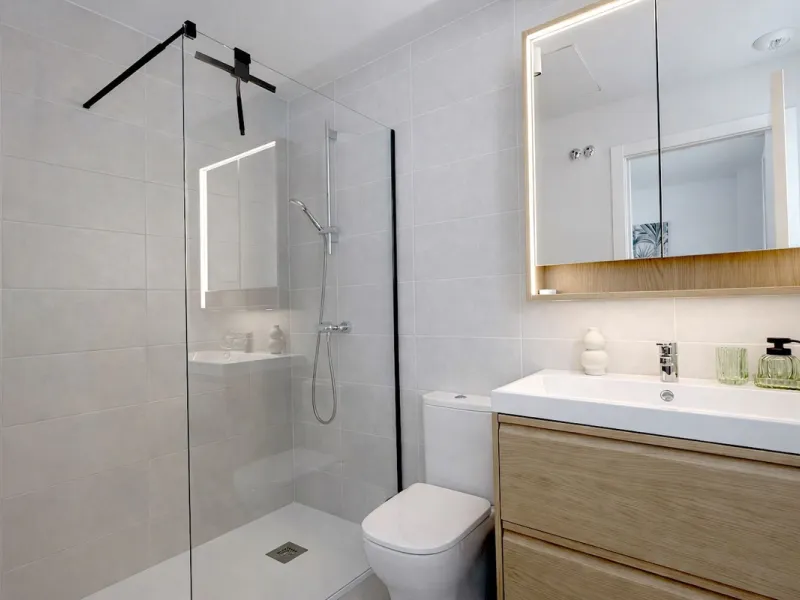 Step inside this beautiful, brand-new 2-bedroom, 2-bathroom apartment right in the heart of Estepona, where modern comfort meets effortless Mediterranean living.