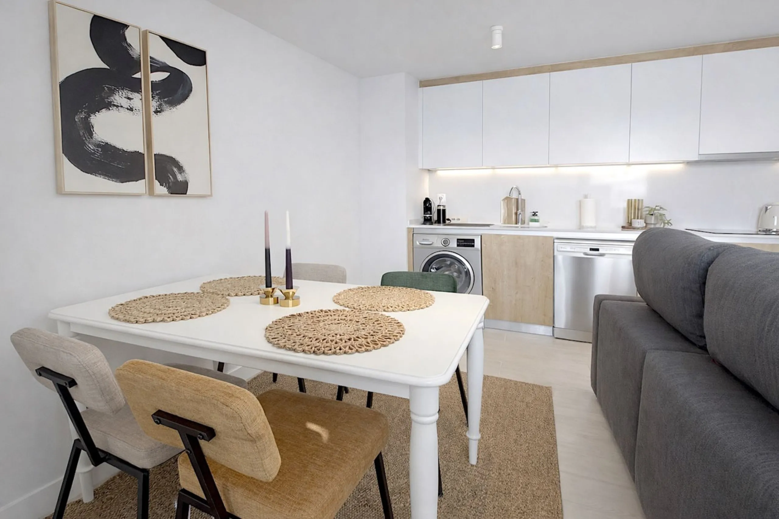 Step inside this beautiful, brand-new 2-bedroom, 2-bathroom apartment right in the heart of Estepona, where modern comfort meets effortless Mediterranean living.