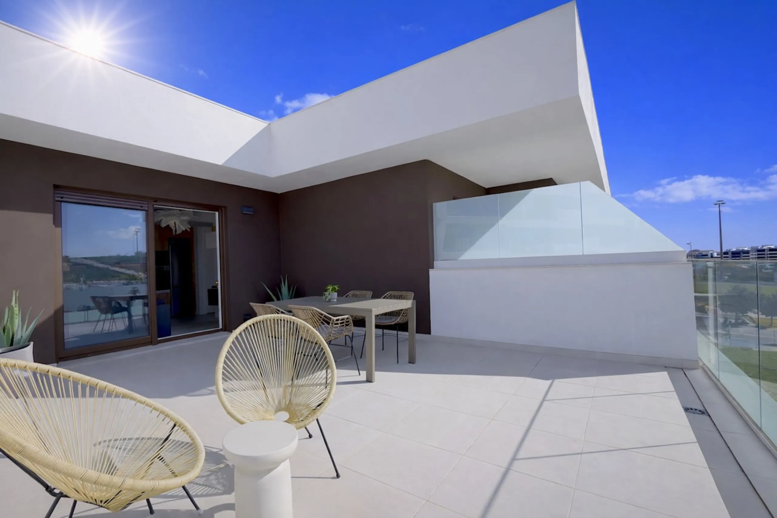 Step inside this beautiful, brand-new 2-bedroom, 2-bathroom apartment right in the heart of Estepona, where modern comfort meets effortless Mediterranean living.