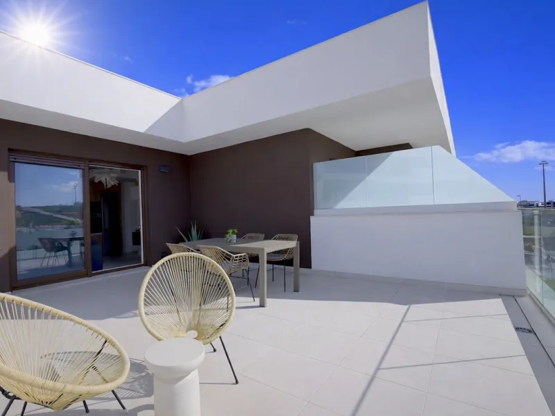 Step inside this beautiful, brand-new 2-bedroom, 2-bathroom apartment right in the heart of Estepona, where modern comfort meets effortless Mediterranean living.