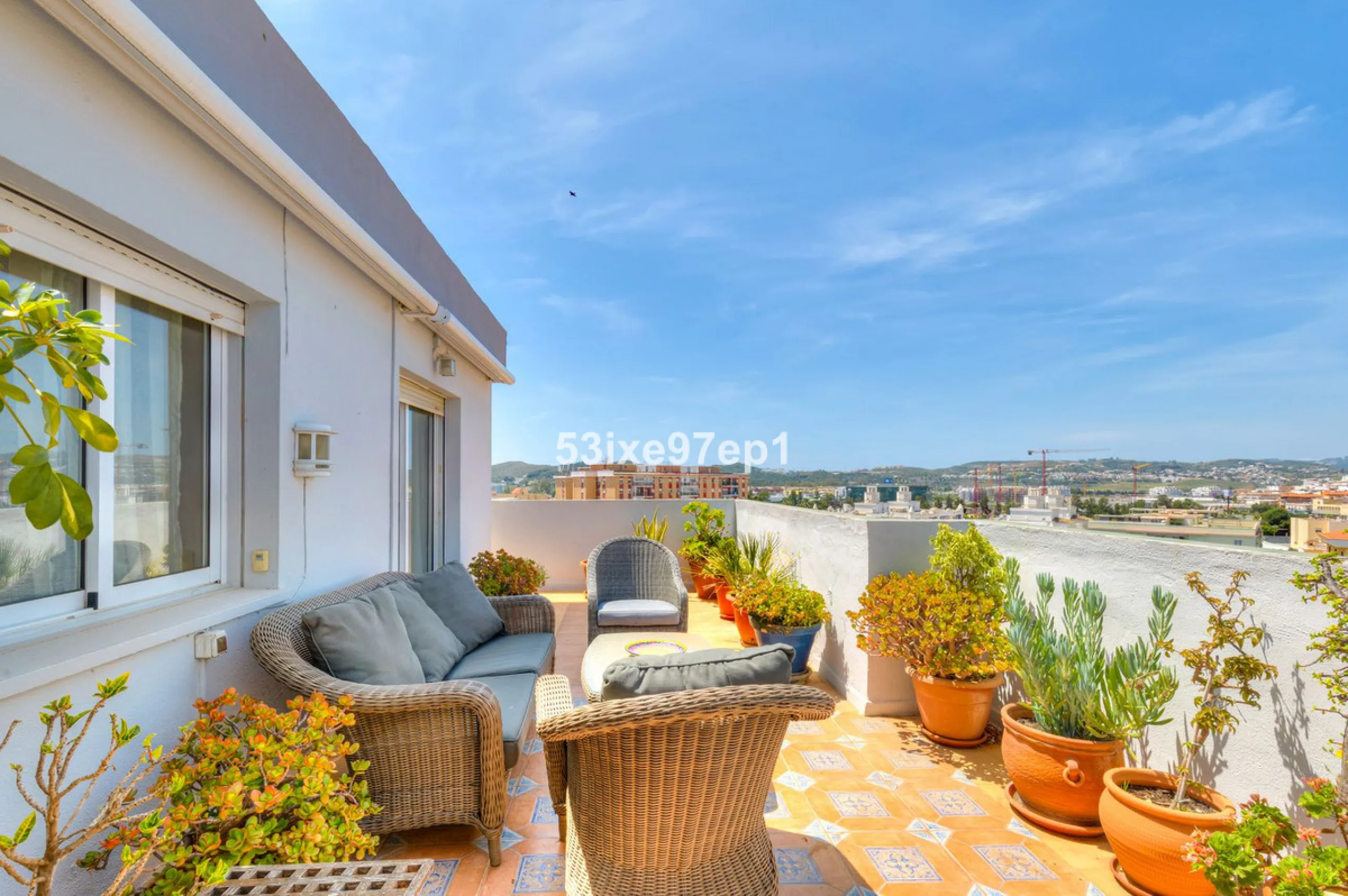 Welcome to this fantastic and bright flagship apartment with views high above all of Fuengirola!