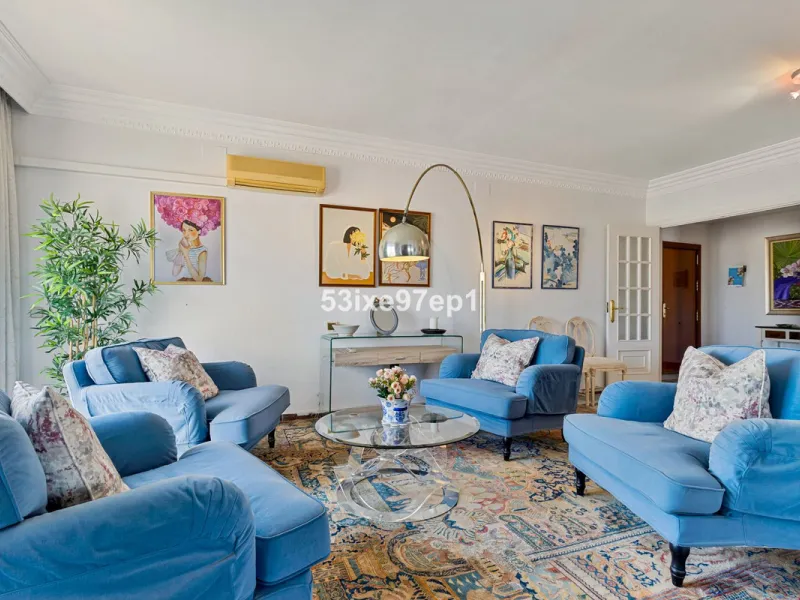 Welcome to this fantastic and bright flagship apartment with views high above all of Fuengirola!