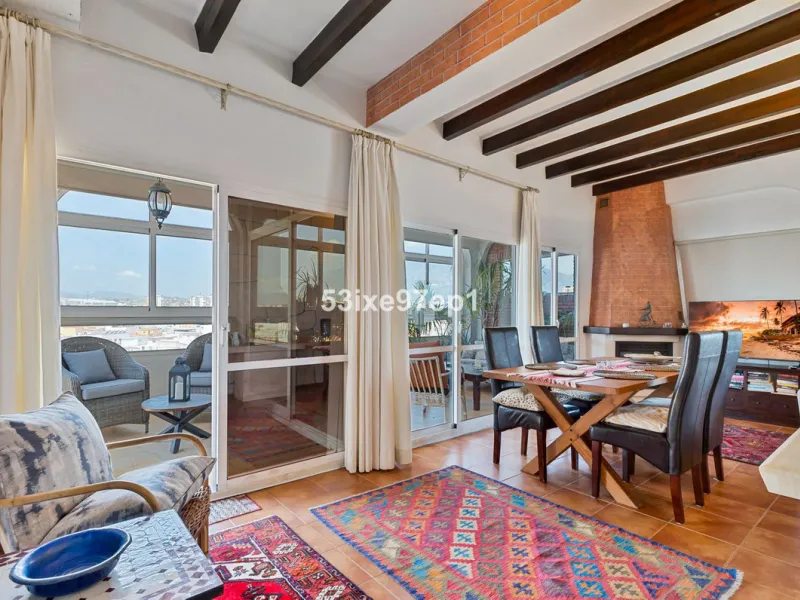 Welcome to this fantastic and bright flagship apartment with views high above all of Fuengirola!