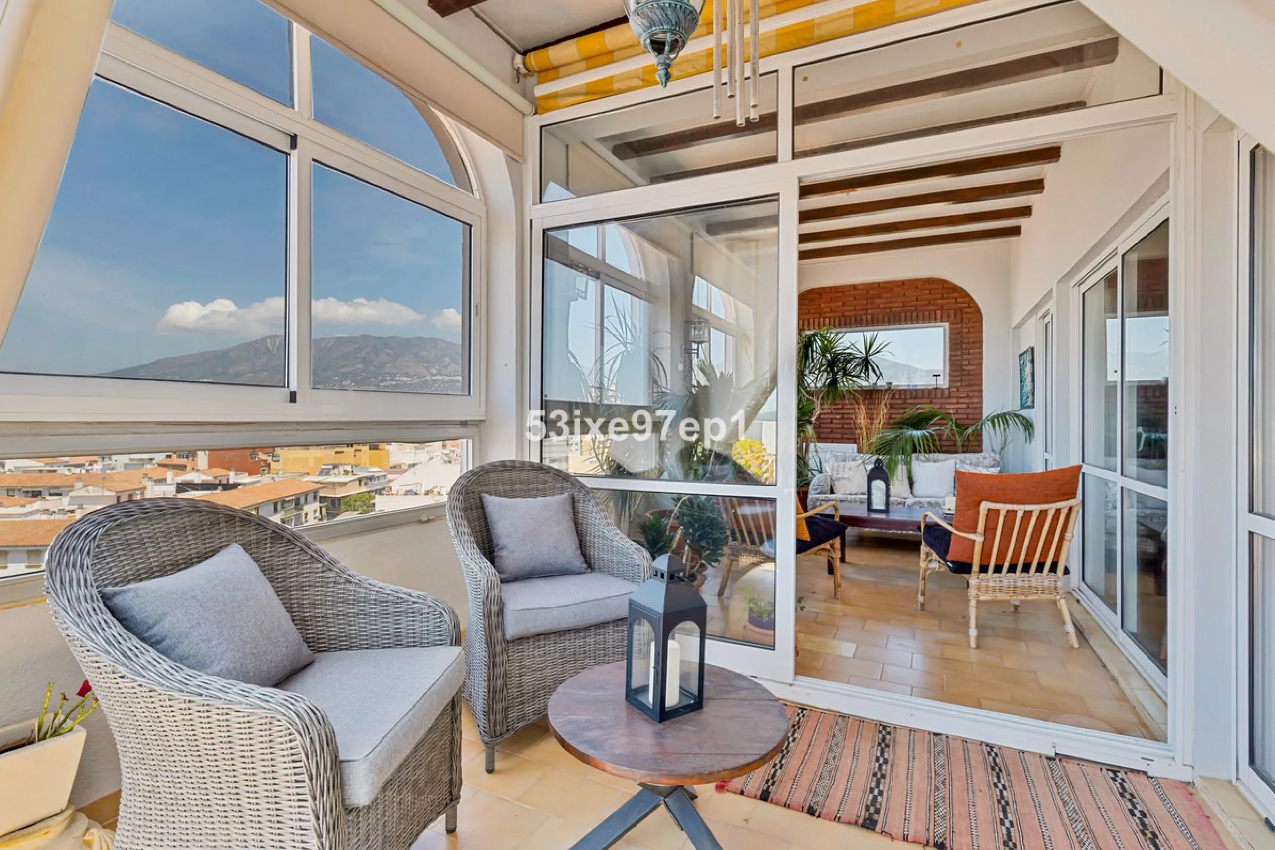 Welcome to this fantastic and bright flagship apartment with views high above all of Fuengirola!
