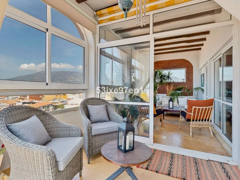 Welcome to this fantastic and bright flagship apartment with views high above all of Fuengirola!