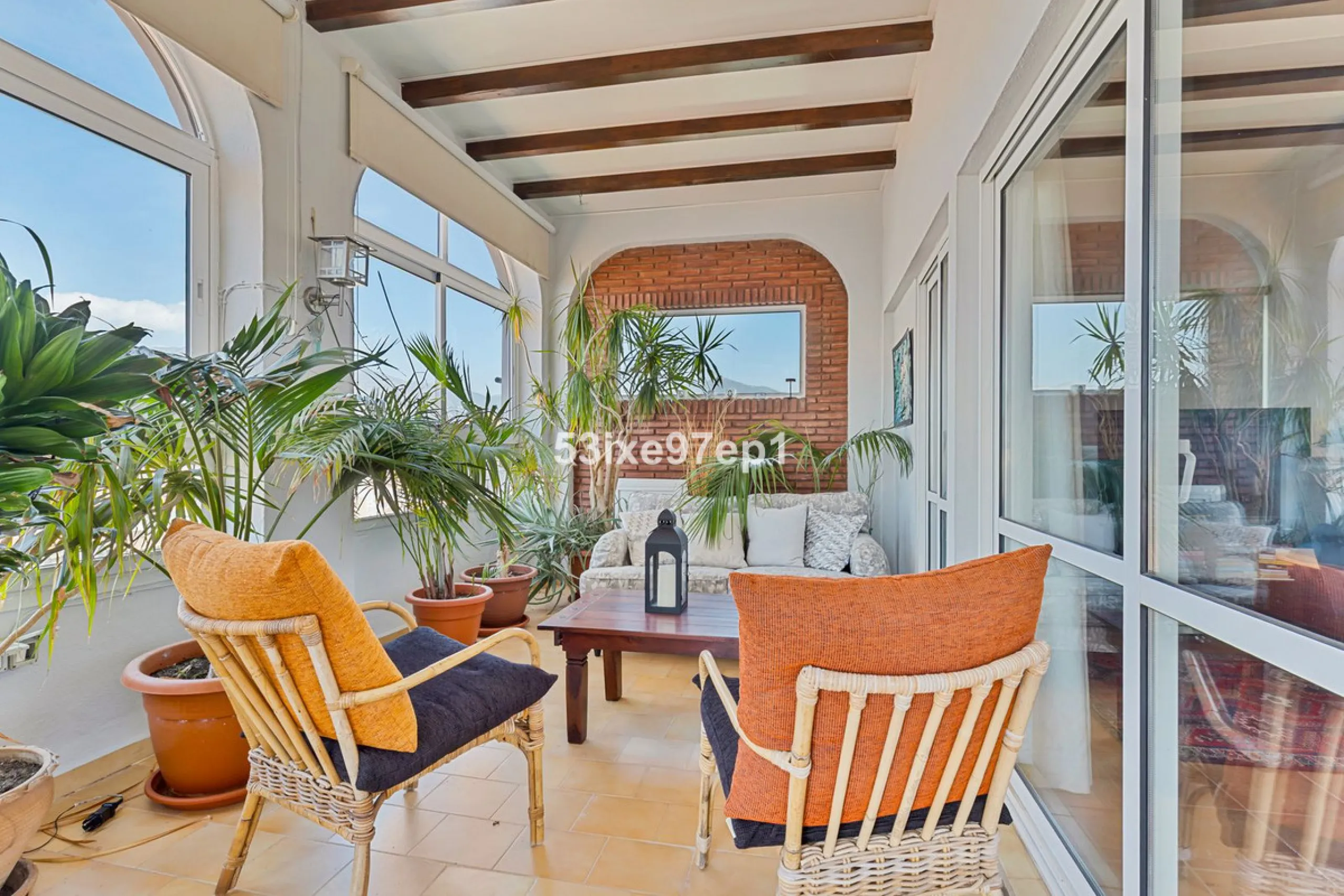 Welcome to this fantastic and bright flagship apartment with views high above all of Fuengirola!