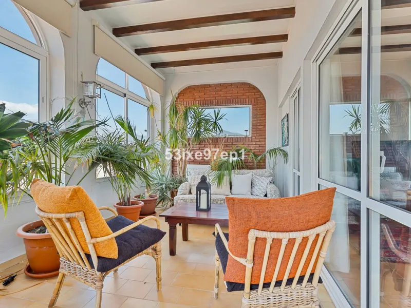 Welcome to this fantastic and bright flagship apartment with views high above all of Fuengirola!