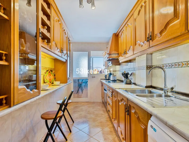 Welcome to this fantastic and bright flagship apartment with views high above all of Fuengirola!