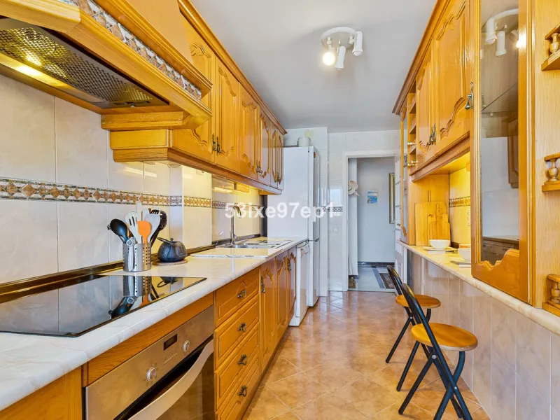 Welcome to this fantastic and bright flagship apartment with views high above all of Fuengirola!