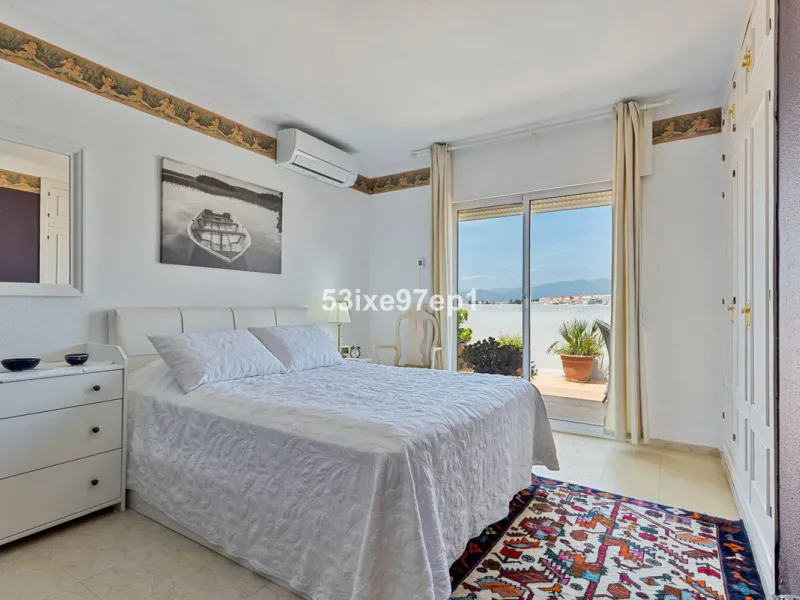 Welcome to this fantastic and bright flagship apartment with views high above all of Fuengirola!