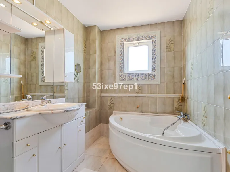 Welcome to this fantastic and bright flagship apartment with views high above all of Fuengirola!