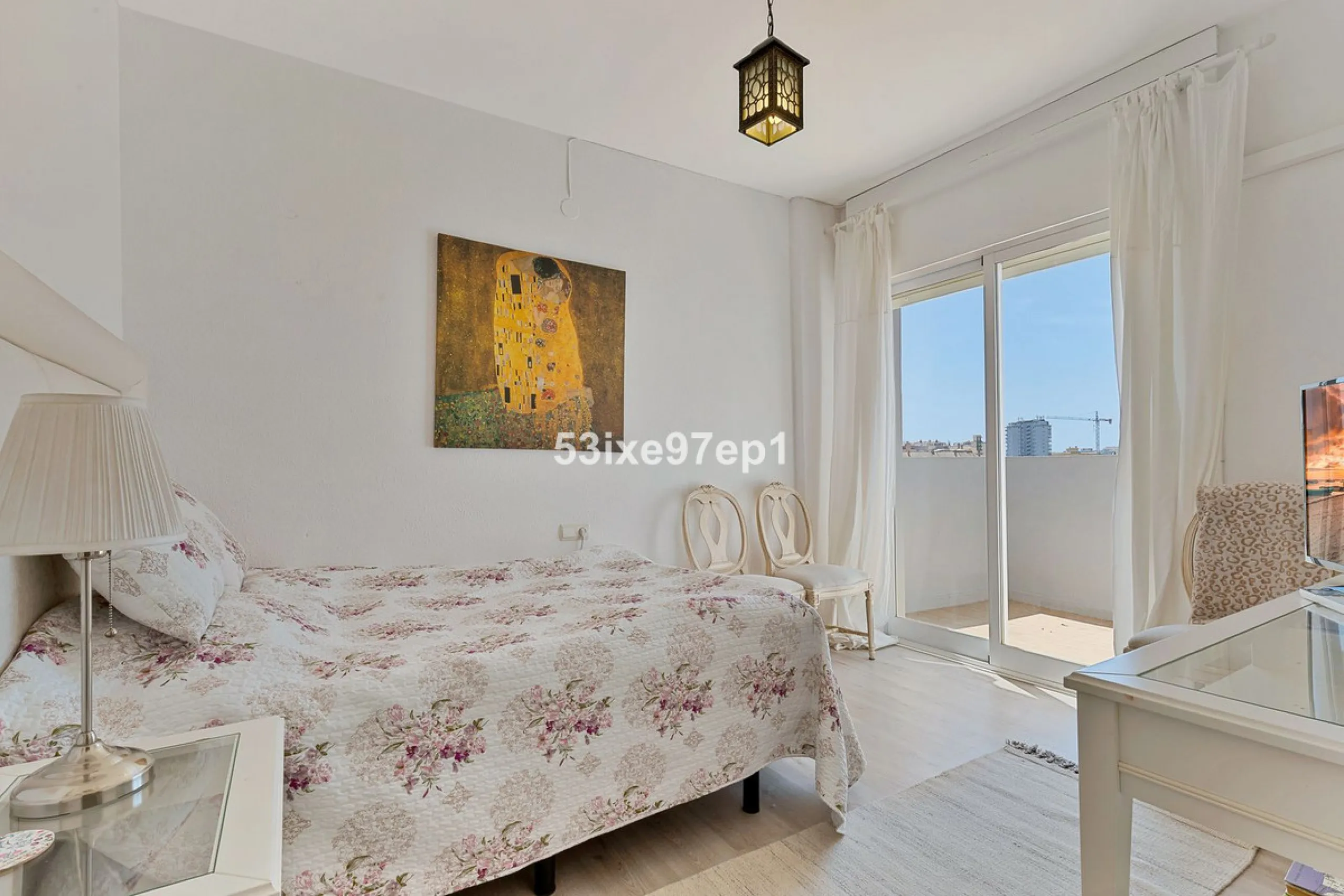 Welcome to this fantastic and bright flagship apartment with views high above all of Fuengirola!