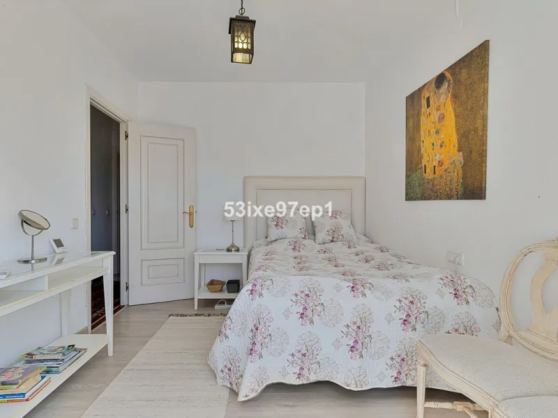 Welcome to this fantastic and bright flagship apartment with views high above all of Fuengirola!