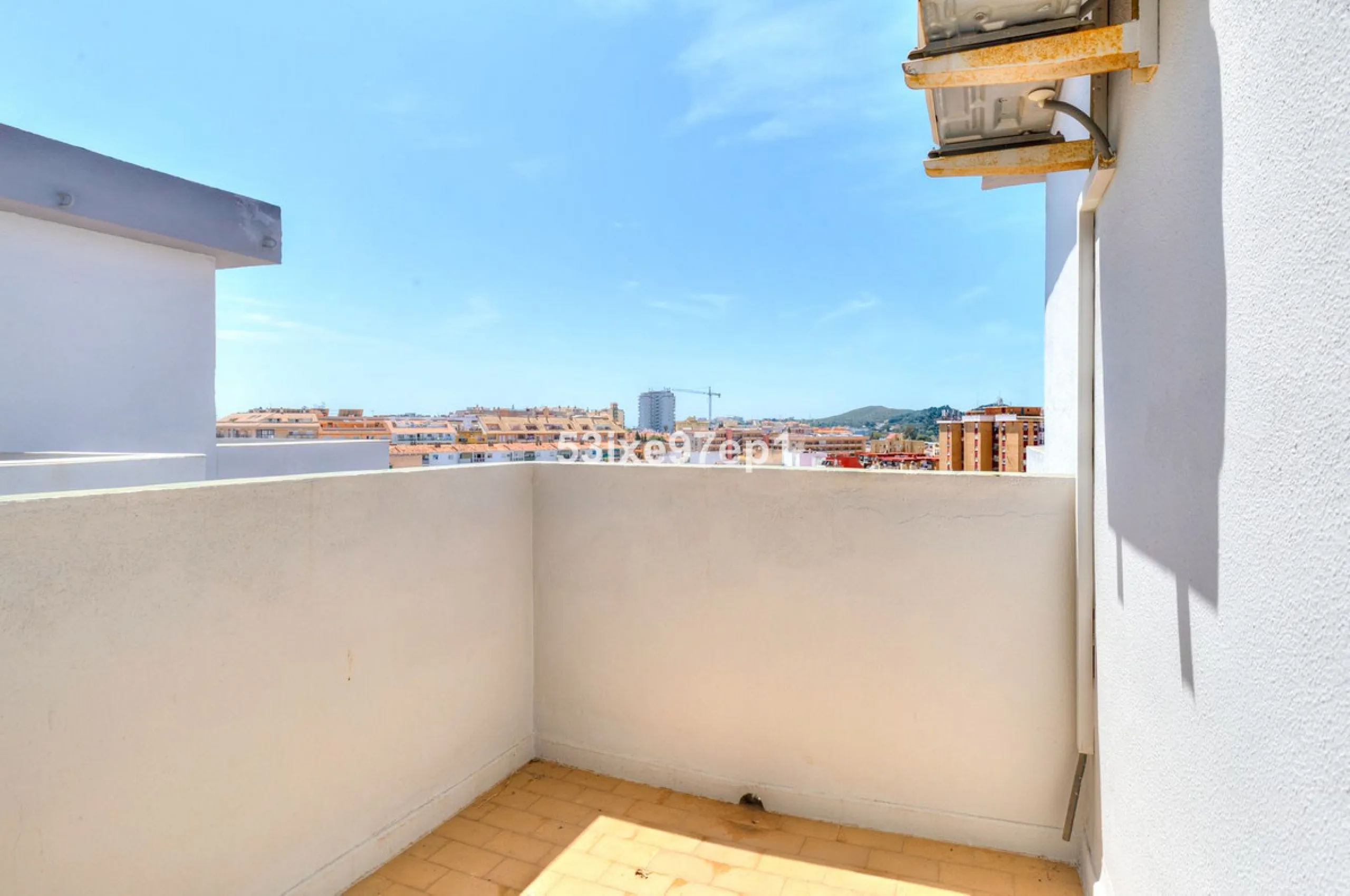 Welcome to this fantastic and bright flagship apartment with views high above all of Fuengirola!