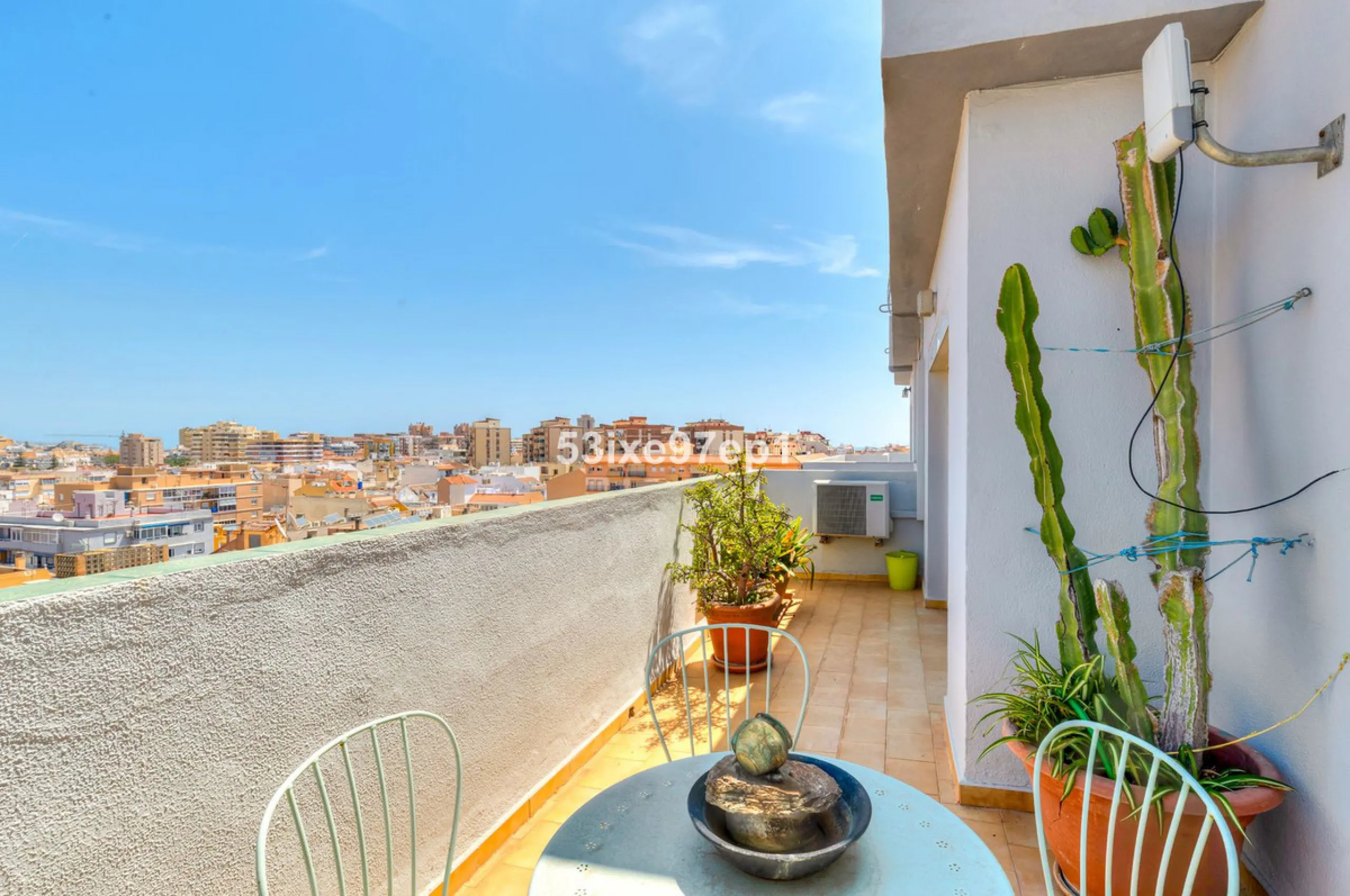Welcome to this fantastic and bright flagship apartment with views high above all of Fuengirola!