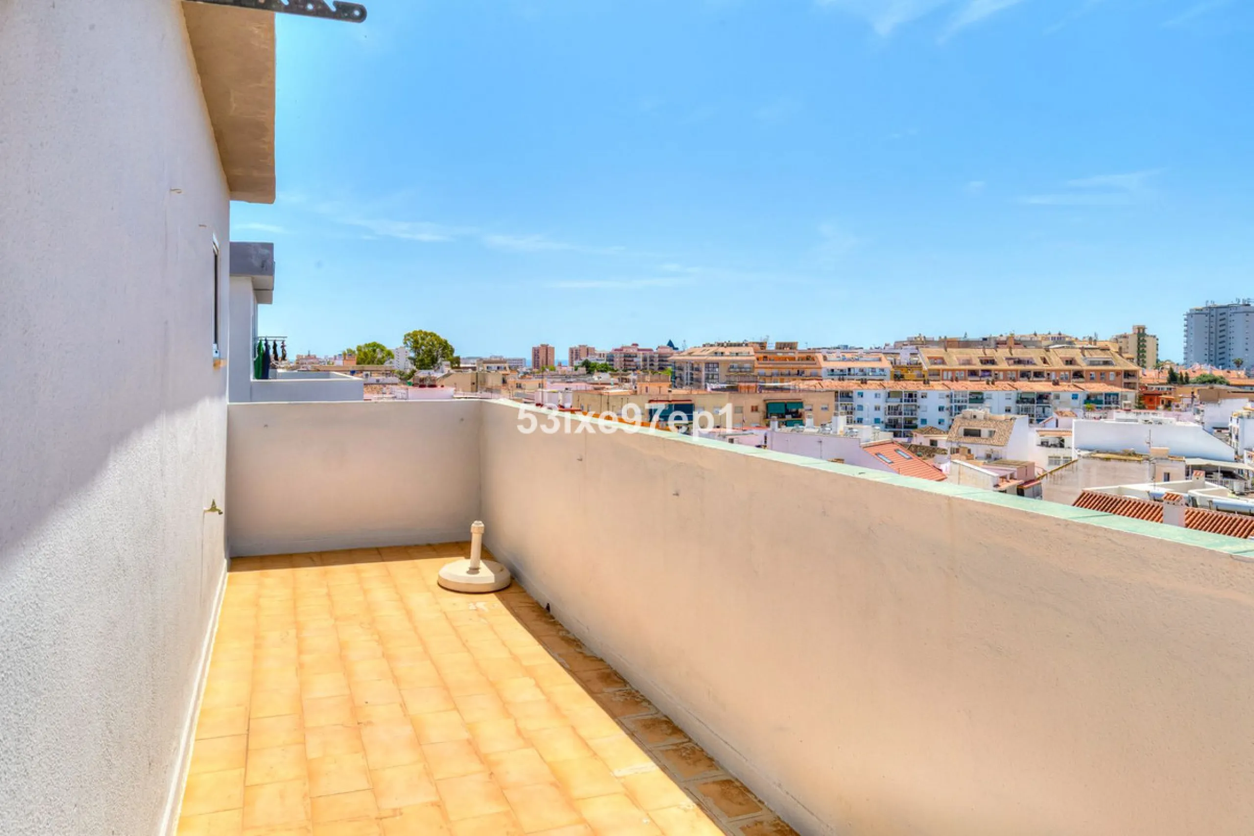 Welcome to this fantastic and bright flagship apartment with views high above all of Fuengirola!