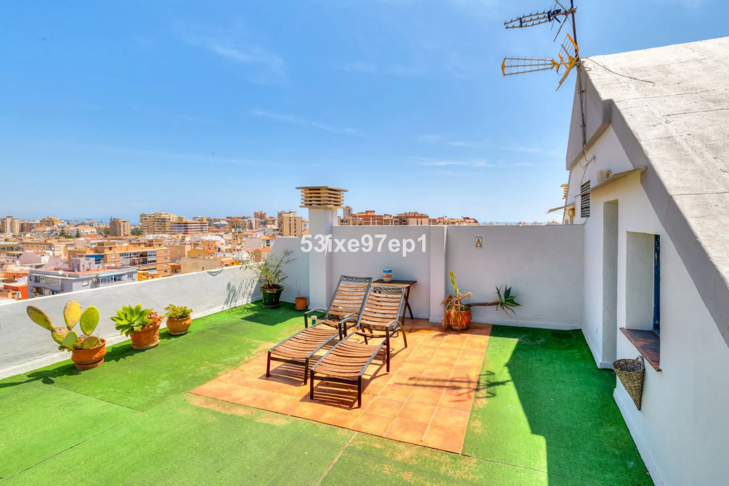 Welcome to this fantastic and bright flagship apartment with views high above all of Fuengirola!