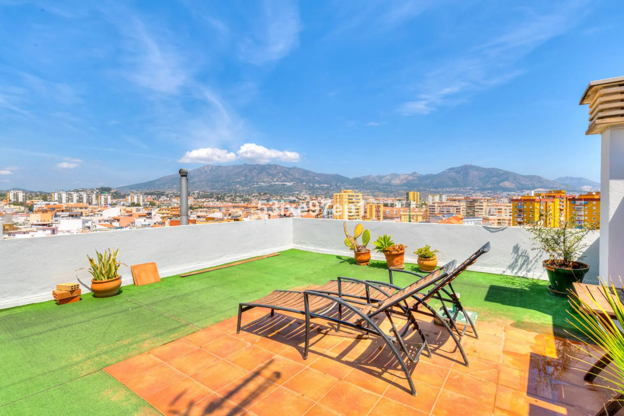 Welcome to this fantastic and bright flagship apartment with views high above all of Fuengirola!