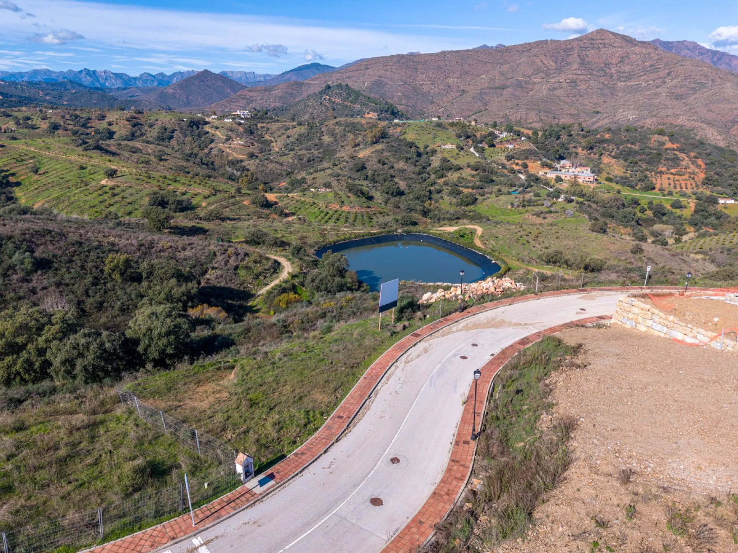 Plot - Residential Plot в продаже в Mijas, Málaga. Площадь дома 270 м². Площадь участка 1354 м²